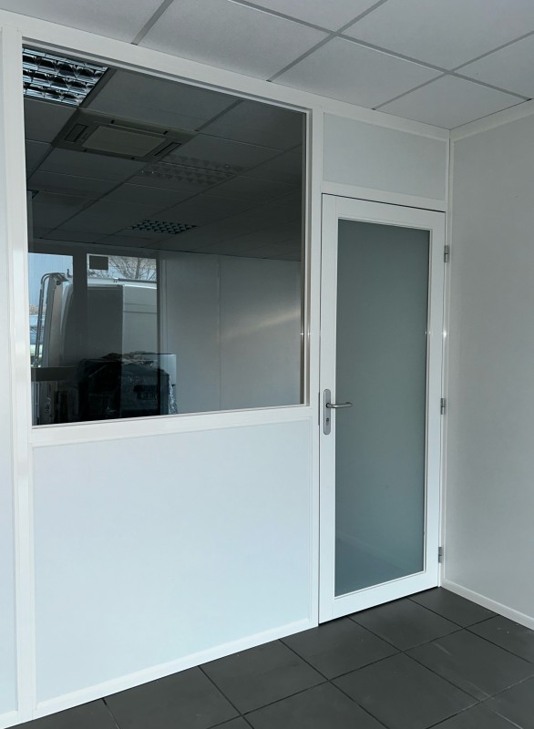 Création de bureaux en cloisons aluminium pour l’entreprise Philae à Villefranche-sur-Saône